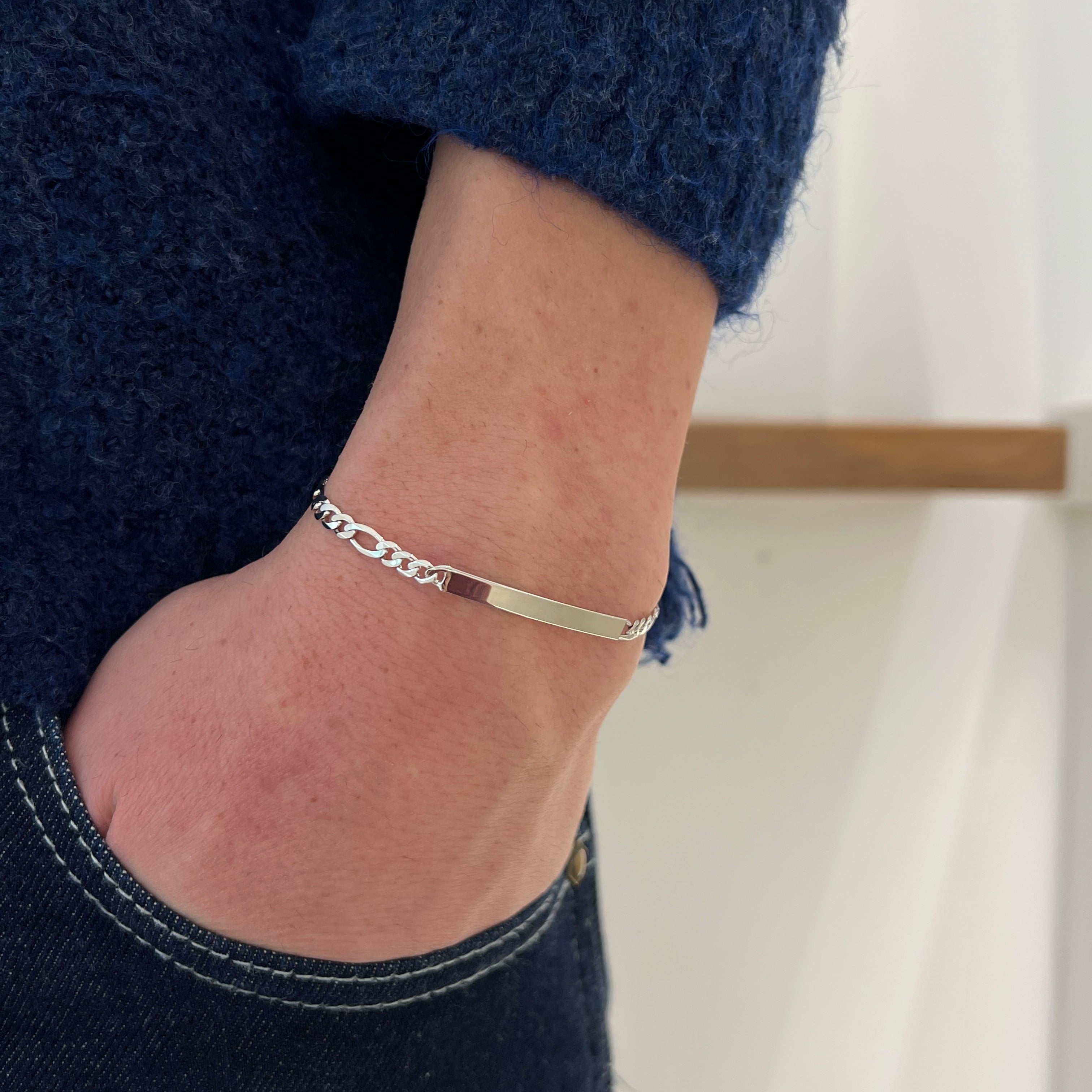 BRACCIALE CON TARGHETTA